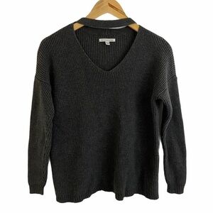 American Eagle Heather Grey V-Neck Sweater Sz M Ribbed Wool Blend
